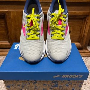 Women’s Brooks Ghost 14 Size 8.5 NWT